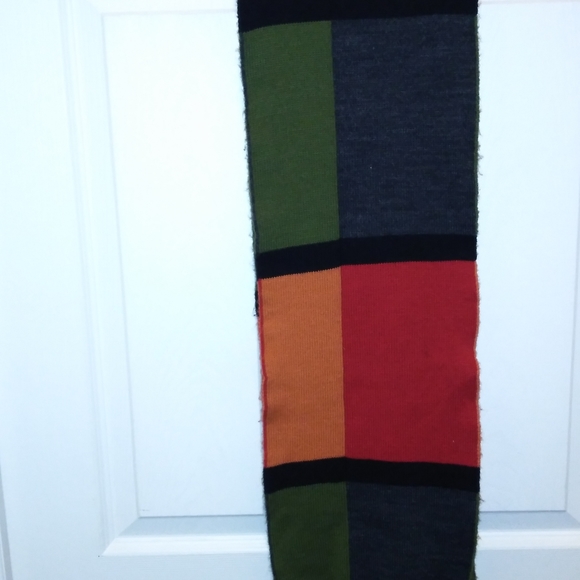 GUESS Fashion Winter Scarf Color Block Black Grey - Picture 5 of 5